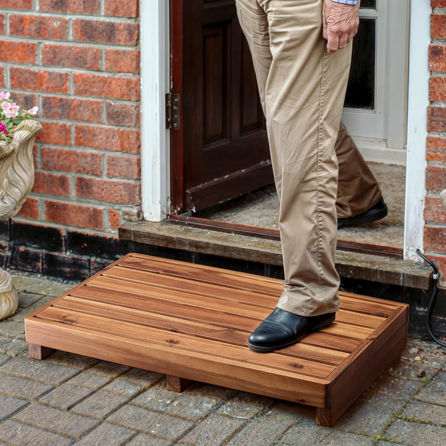 Exploring the TINAMO 3.5″ Step Stool for Enhanced Mobility