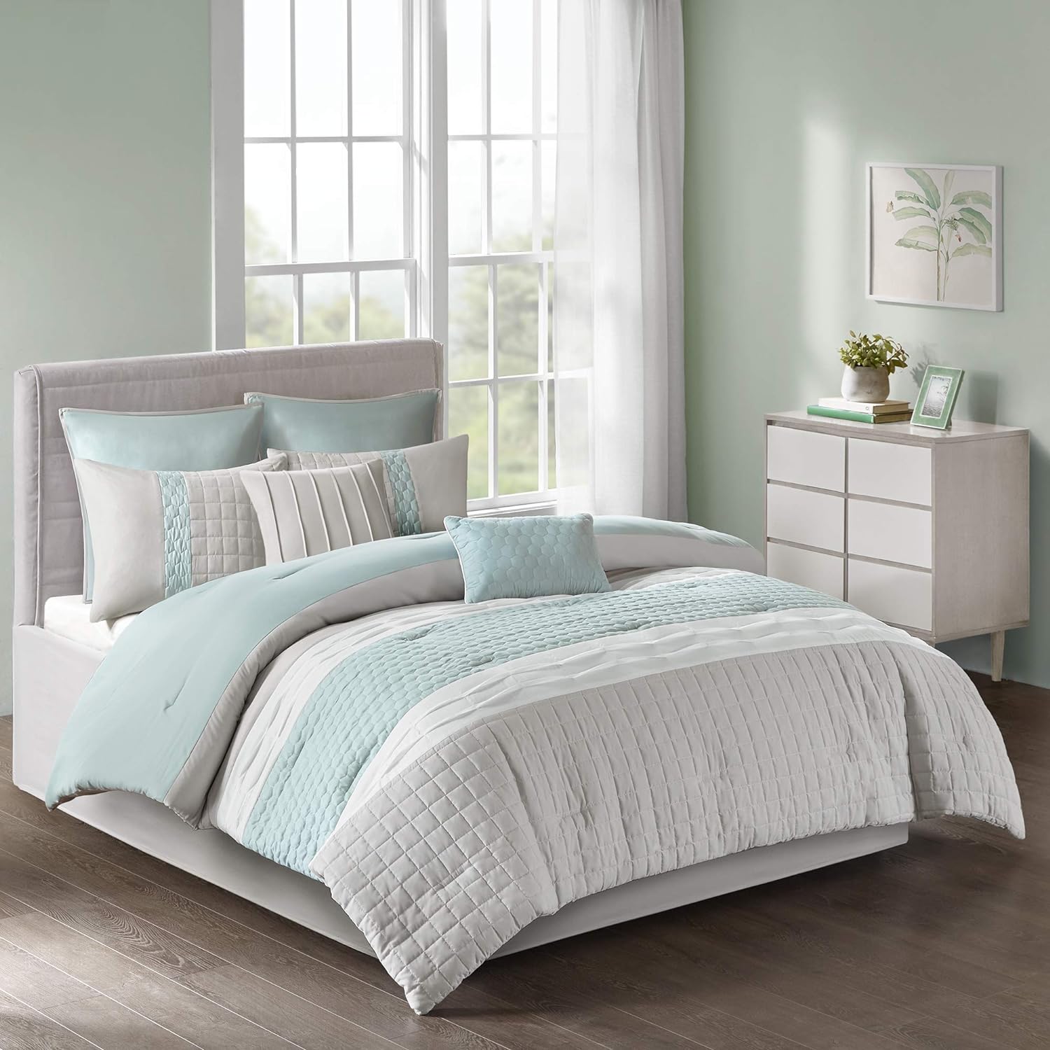 Transform Your Bedroom with the 510 DESIGN Cozy Comforter Set