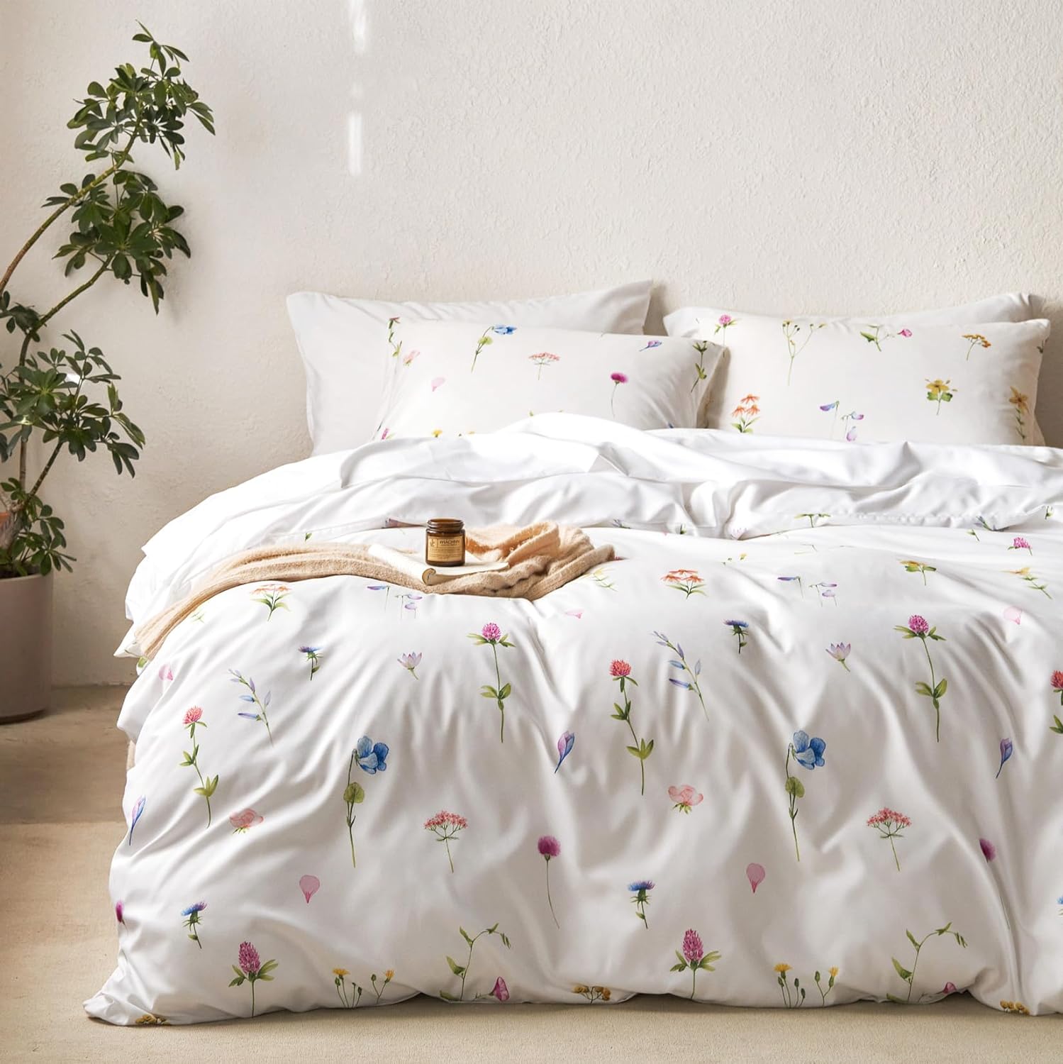 Experience Comfort and Aesthetics with the Wake In Cloud Floral Comforter Set